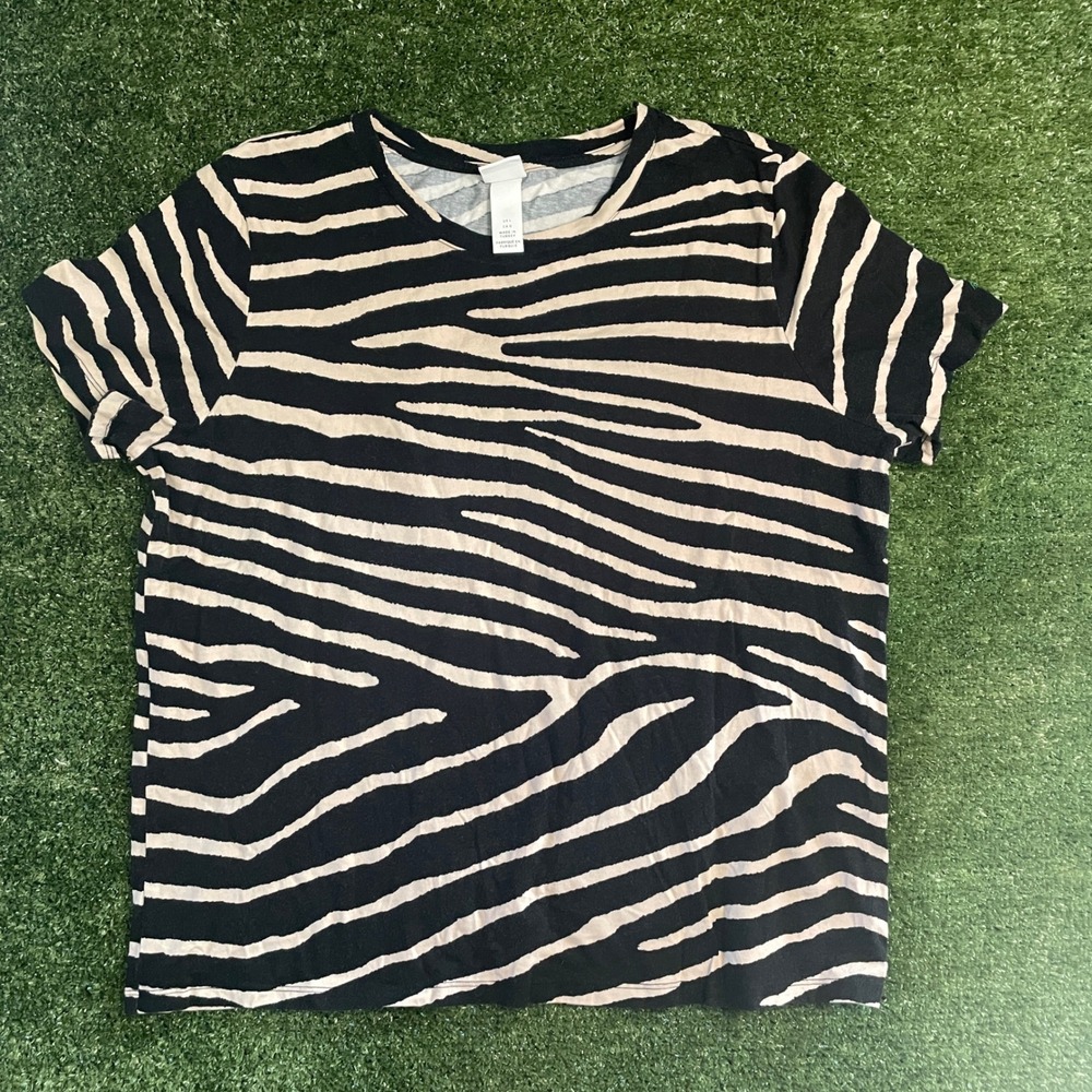 H&M Women's Large Zebra Print Tee Black‎ Beige Minimalist Y2K Street Style